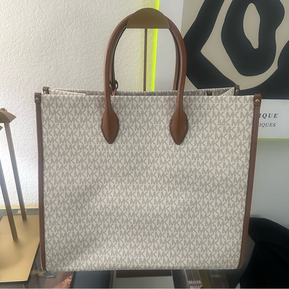 Michael Kors Jet Set Large Logo Tote Bag - Picture 2 of 6